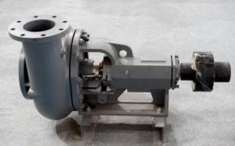 Which industries use centrifugesl pumps?